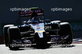 Daniil Kvyat (RUS) Scuderia Toro Rosso STR9. 22.11.2014. Formula 1 World Championship, Rd 19, Abu Dhabi Grand Prix, Yas Marina Circuit, Abu Dhabi, Qualifying Day.