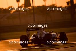 Lewis Hamilton (GBR) Mercedes AMG F1 W05. 22.11.2014. Formula 1 World Championship, Rd 19, Abu Dhabi Grand Prix, Yas Marina Circuit, Abu Dhabi, Qualifying Day.