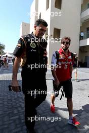 (L to R): Federico Gastaldi (ARG) Lotus F1 Team Deputy Team Principal with Fernando Alonso (ESP) Ferrari. 22.11.2014. Formula 1 World Championship, Rd 19, Abu Dhabi Grand Prix, Yas Marina Circuit, Abu Dhabi, Qualifying Day.