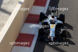 Kevin Magnussen (DEN), McLaren F1  22.11.2014. Formula 1 World Championship, Rd 19, Abu Dhabi Grand Prix, Yas Marina Circuit, Abu Dhabi, Qualifying Day.