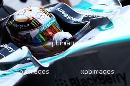 Lewis Hamilton (GBR) Mercedes AMG F1 W05. 22.11.2014. Formula 1 World Championship, Rd 19, Abu Dhabi Grand Prix, Yas Marina Circuit, Abu Dhabi, Qualifying Day.