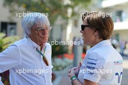 (L to R): Bernie Ecclestone (GBR) with Claire Williams (GBR) Williams Deputy Team Principal. 23.11.2014. Formula 1 World Championship, Rd 19, Abu Dhabi Grand Prix, Yas Marina Circuit, Abu Dhabi, Race Day.