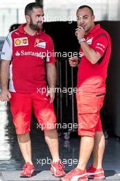 Ferrari mechanics. 20.11.2014. Formula 1 World Championship, Rd 19, Abu Dhabi Grand Prix, Yas Marina Circuit, Abu Dhabi, Preparation Day.