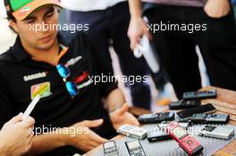 Sergio Perez (MEX) Sahara Force India F1 with the media. 20.11.2014. Formula 1 World Championship, Rd 19, Abu Dhabi Grand Prix, Yas Marina Circuit, Abu Dhabi, Preparation Day.