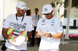 Lewis Hamilton (GBR) Mercedes AMG F1 signs autographs for the fans. 20.11.2014. Formula 1 World Championship, Rd 19, Abu Dhabi Grand Prix, Yas Marina Circuit, Abu Dhabi, Preparation Day.