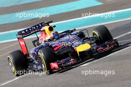 Carlos Sainz (ESP), Red Bull Racing  25.11.2014. Formula 1 Testing, Day One, Yas Marina Circuit, Abu Dhabi, Tuesday.
