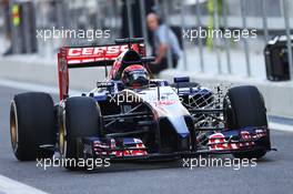 Max Verstappen (NLD) Scuderia Toro Rosso STR9 Test Driver running sensor equipment. 25.11.2014. Formula 1 Testing, Day One, Yas Marina Circuit, Abu Dhabi, Tuesday.