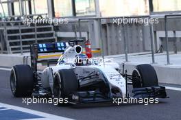 Valtteri Bottas (FIN) Williams FW36 running sensor equipment on the front wing. 25.11.2014. Formula 1 Testing, Day One, Yas Marina Circuit, Abu Dhabi, Tuesday.