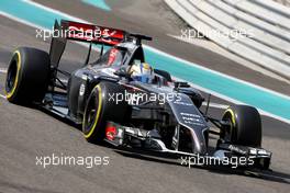 Marcus Ericsson (SWE), Sauber F1 Team  25.11.2014. Formula 1 Testing, Day One, Yas Marina Circuit, Abu Dhabi, Tuesday.