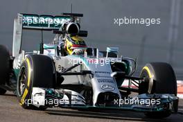 Pascal Wehrlein (GER), Mercedes AMG F1 Team  26.11.2014. Formula 1 Testing, Day Two, Yas Marina Circuit, Abu Dhabi, Wednesday.