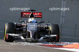Marcus Ericsson (SWE), Sauber F1 Team  26.11.2014. Formula 1 Testing, Day Two, Yas Marina Circuit, Abu Dhabi, Wednesday.