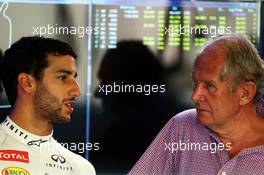 (L to R): Daniel Ricciardo (AUS) Red Bull Racing with Dr Helmut Marko (AUT) Red Bull Motorsport Consultant. 26.11.2014. Formula 1 Testing, Day Two, Yas Marina Circuit, Abu Dhabi, Wednesday.