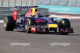 Daniel Ricciardo (AUS), Red Bull Racing  26.11.2014. Formula 1 Testing, Day Two, Yas Marina Circuit, Abu Dhabi, Wednesday.