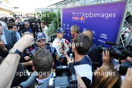 (L to R): Daniel Ricciardo (AUS) Red Bull Racing and Sebastian Vettel (GER) Red Bull Racing with the media. 31.10.2014. Formula 1 World Championship, Rd 17, United States Grand Prix, Austin, Texas, USA, Practice Day.