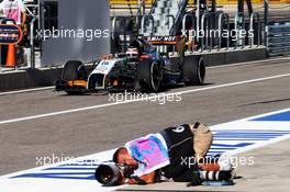 Nico Hulkenberg (GER) Sahara Force India F1 VJM07 passes a photographer in the pit lane. 31.10.2014. Formula 1 World Championship, Rd 17, United States Grand Prix, Austin, Texas, USA, Practice Day.