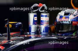 Daniel Ricciardo (AUS) Red Bull Racing RB10 with tributes to Jules Bianchi on his drinks bottles. 31.10.2014. Formula 1 World Championship, Rd 17, United States Grand Prix, Austin, Texas, USA, Practice Day.