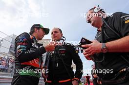 (L to R): Sergio Perez (MEX) Sahara Force India F1 with Gianpiero Lambiase (ITA) Sahara Force India F1 Engineer and Tom McCullough (GBR) Sahara Force India F1 Team Chief Engineer on the grid. 02.11.2014. Formula 1 World Championship, Rd 17, United States Grand Prix, Austin, Texas, USA, Race Day.