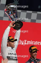 Lewis Hamilton (GBR), Mercedes AMG F1 Team and Daniel Ricciardo (AUS), Red Bull Racing  02.11.2014. Formula 1 World Championship, Rd 17, United States Grand Prix, Austin, Texas, USA, Race Day.