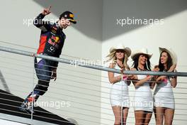 Daniel Ricciardo (AUS) Red Bull Racing celebrates his third position on the podium. 02.11.2014. Formula 1 World Championship, Rd 17, United States Grand Prix, Austin, Texas, USA, Race Day.