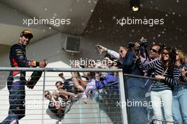 Daniel Ricciardo (AUS) Red Bull Racing celebrates his third position on the podium. 02.11.2014. Formula 1 World Championship, Rd 17, United States Grand Prix, Austin, Texas, USA, Race Day.