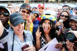 Fans after the race. 02.11.2014. Formula 1 World Championship, Rd 17, United States Grand Prix, Austin, Texas, USA, Race Day.