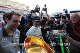 Race winner Lewis Hamilton (GBR) Mercedes AMG F1 celebrates with the team. 02.11.2014. Formula 1 World Championship, Rd 17, United States Grand Prix, Austin, Texas, USA, Race Day.