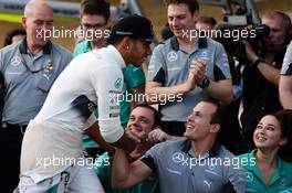 Race winner Lewis Hamilton (GBR) Mercedes AMG F1 celebrates with the team. 02.11.2014. Formula 1 World Championship, Rd 17, United States Grand Prix, Austin, Texas, USA, Race Day.