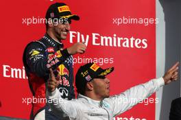 Lewis Hamilton (GBR), Mercedes AMG F1 Team and Daniel Ricciardo (AUS), Red Bull Racing  02.11.2014. Formula 1 World Championship, Rd 17, United States Grand Prix, Austin, Texas, USA, Race Day.