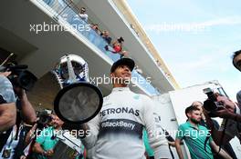 Race winner Lewis Hamilton (GBR) Mercedes AMG F1 celebrates with the team. 02.11.2014. Formula 1 World Championship, Rd 17, United States Grand Prix, Austin, Texas, USA, Race Day.