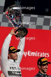 Lewis Hamilton (GBR), Mercedes AMG F1 Team and Daniel Ricciardo (AUS), Red Bull Racing  02.11.2014. Formula 1 World Championship, Rd 17, United States Grand Prix, Austin, Texas, USA, Race Day.