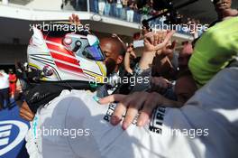 Race winner Lewis Hamilton (GBR) Mercedes AMG F1 celebrates in parc ferme with the team. 02.11.2014. Formula 1 World Championship, Rd 17, United States Grand Prix, Austin, Texas, USA, Race Day.