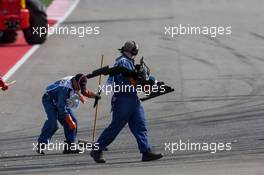 Debris is cleared from the circuit. 02.11.2014. Formula 1 World Championship, Rd 17, United States Grand Prix, Austin, Texas, USA, Race Day.