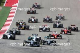 Nico Rosberg (GER) Mercedes AMG F1 W05 leads at the start of the race. 02.11.2014. Formula 1 World Championship, Rd 17, United States Grand Prix, Austin, Texas, USA, Race Day.