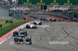 Nico Rosberg (GER) Mercedes AMG F1 W05 leads at the start of the race. 02.11.2014. Formula 1 World Championship, Rd 17, United States Grand Prix, Austin, Texas, USA, Race Day.