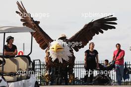 A giant eagle. 02.11.2014. Formula 1 World Championship, Rd 17, United States Grand Prix, Austin, Texas, USA, Race Day.