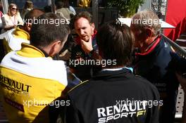 Christian Horner (GBR) Red Bull Racing Team Principal and Dr Helmut Marko (AUT) Red Bull Motorsport Consultant (Right) with Renault Sport personnel. 01.11.2014. Formula 1 World Championship, Rd 17, United States Grand Prix, Austin, Texas, USA, Qualifying Day.