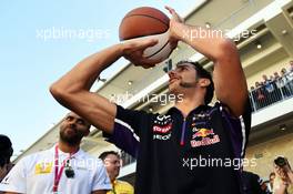 Daniel Ricciardo (AUS) Red Bull Racing (Right) practices his basketball skills with Tony Parker (FRA) NBA Basketball Player. 01.11.2014. Formula 1 World Championship, Rd 17, United States Grand Prix, Austin, Texas, USA, Qualifying Day.