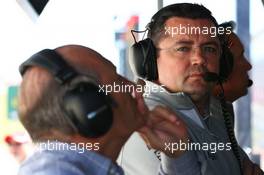 (L to R): Ron Dennis (GBR) McLaren Executive Chairman with Eric Boullier (FRA) McLaren Racing Director. 01.11.2014. Formula 1 World Championship, Rd 17, United States Grand Prix, Austin, Texas, USA, Qualifying Day.
