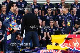 (L to R): Daniel Ricciardo (AUS) Red Bull Racing and team mate Sebastian Vettel (GER) Red Bull Racing at a team photograph. 02.11.2014. Formula 1 World Championship, Rd 17, United States Grand Prix, Austin, Texas, USA, Race Day.