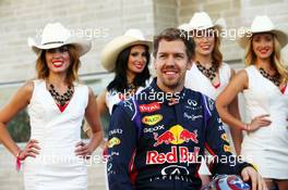 Sebastian Vettel (GER) Red Bull Racing with the grid girls. 02.11.2014. Formula 1 World Championship, Rd 17, United States Grand Prix, Austin, Texas, USA, Race Day.