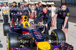 Red Bull Racing RB10 pushed by mechanics. 02.11.2014. Formula 1 World Championship, Rd 17, United States Grand Prix, Austin, Texas, USA, Race Day.