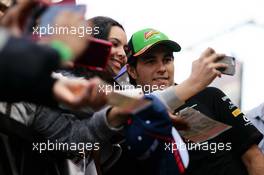 Sergio Perez (MEX) Sahara Force India F1 signs autographs for the fans. 02.11.2014. Formula 1 World Championship, Rd 17, United States Grand Prix, Austin, Texas, USA, Race Day.
