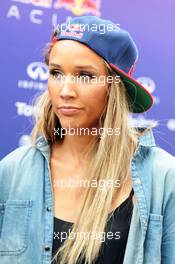 Lolo Jones (USA) 100m Hurdler. 02.11.2014. Formula 1 World Championship, Rd 17, United States Grand Prix, Austin, Texas, USA, Race Day.