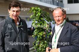 Toto Wolff (GER) Mercedes AMG F1 Shareholder and Executive Director (Left). 02.11.2014. Formula 1 World Championship, Rd 17, United States Grand Prix, Austin, Texas, USA, Race Day.