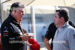 (L to R): Otmar Szafnauer (USA) Sahara Force India F1 Chief Operating Officer with Eric Boullier (FRA) McLaren Racing Director. 02.11.2014. Formula 1 World Championship, Rd 17, United States Grand Prix, Austin, Texas, USA, Race Day.