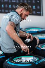 Mercedes AMG F1 mechanic with Pirelli tyres. 30.10.2014. Formula 1 World Championship, Rd 17, United States Grand Prix, Austin, Texas, USA, Preparation Day.