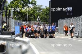 the big walk, team members on their way to the pit lane 27.06.2014. FIA F3 European Championship 2014, Round 6, Qualifying 1, Norisring
