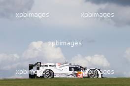 Timo Bernhard (GER) / Mark Webber (AUS) / Brendon Hartley (NZL) #20 Porsche Team Porsche 919 Hybrid. 18.9.2014. FIA World Endurance Championship, Rd 4, 6 Hours of Circuit of the Americas, Austin, Texas, USA.