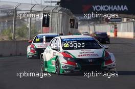   Free Practice 1, Gabriele Tarquini (ITA) Honda Civic WTCC, Castrol Honda WTC Team leads Tiago Monteiro (POR) Honda Civic WTCC, Castrol Honda WTC Team   12.04.2014. World Touring Car Championship, Rounds 01 and 02, Marrakech, Morocco.