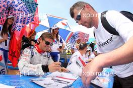   Autograph session, Tom Chilton (GBR) Chevrolet RML Cruze TC1, ROAL Motorsport   13.04.2014. World Touring Car Championship, Rounds 01 and 02, Marrakech, Morocco.